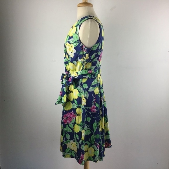 ROZ & Ali fit and flare, cross bodice, self tie box pleated skirt dress.… - Picture 4 of 12